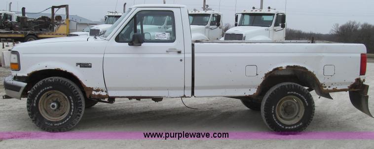 image for item E3837 1997 Ford F250 XL pickup truck