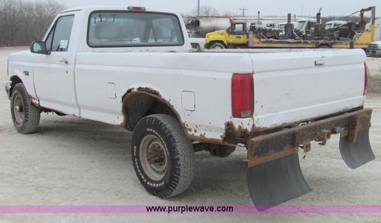 image for item E3837 1997 Ford F250 XL pickup truck