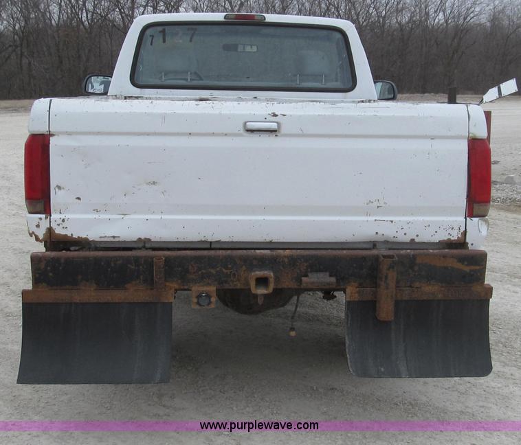 image for item E3837 1997 Ford F250 XL pickup truck
