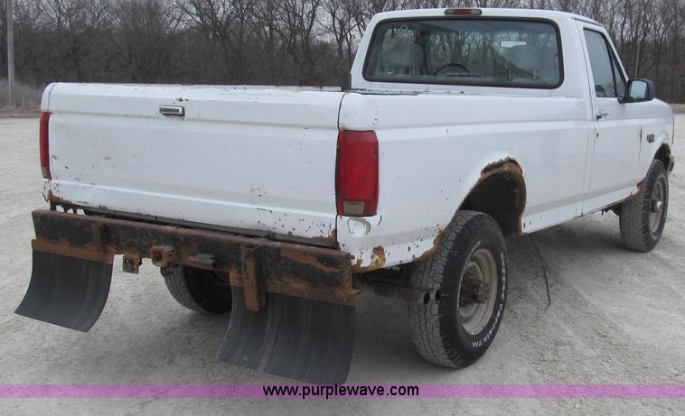 image for item E3837 1997 Ford F250 XL pickup truck