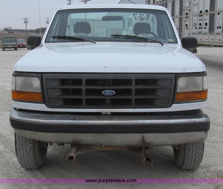image for item E3837 1997 Ford F250 XL pickup truck