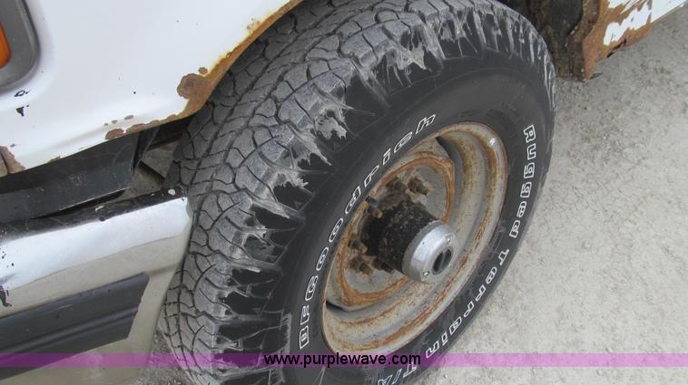 image for item E3837 1997 Ford F250 XL pickup truck