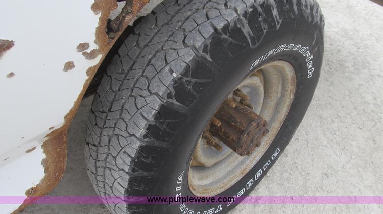 image for item E3837 1997 Ford F250 XL pickup truck