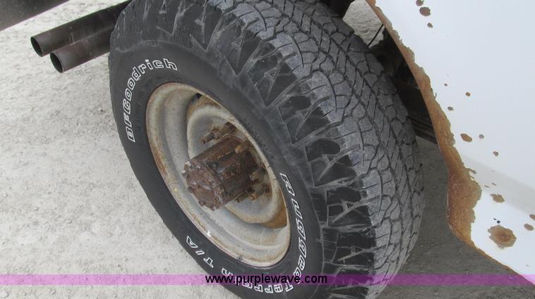 image for item E3837 1997 Ford F250 XL pickup truck