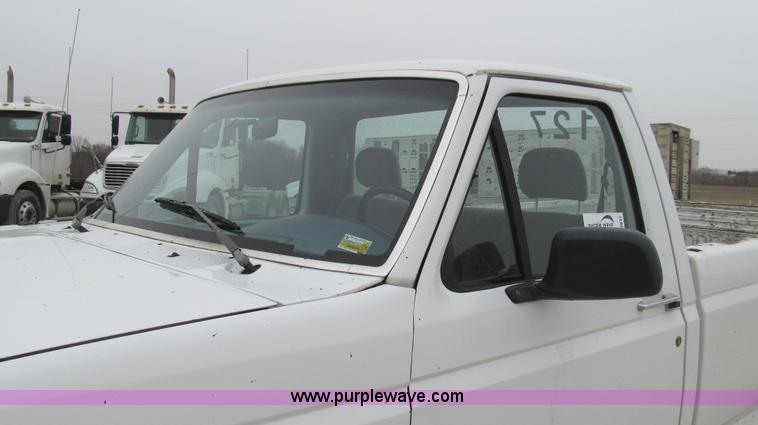 image for item E3837 1997 Ford F250 XL pickup truck