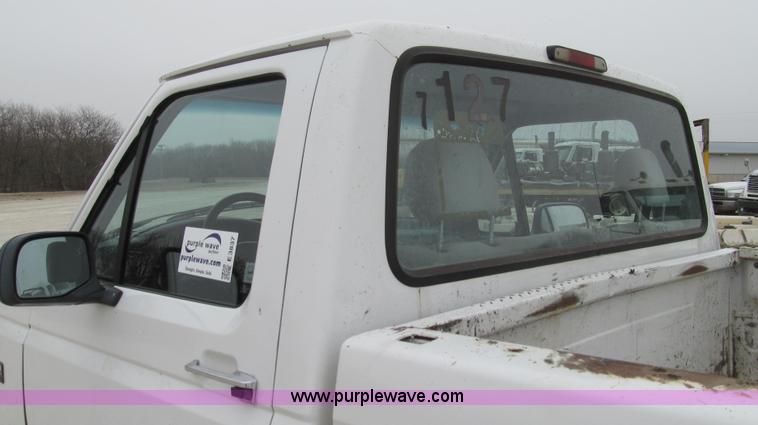 image for item E3837 1997 Ford F250 XL pickup truck