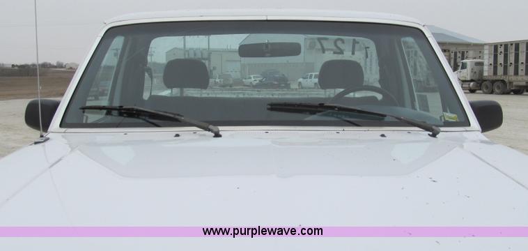 image for item E3837 1997 Ford F250 XL pickup truck