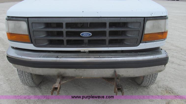 image for item E3837 1997 Ford F250 XL pickup truck