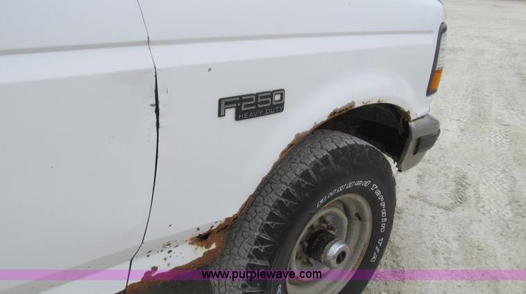 image for item E3837 1997 Ford F250 XL pickup truck
