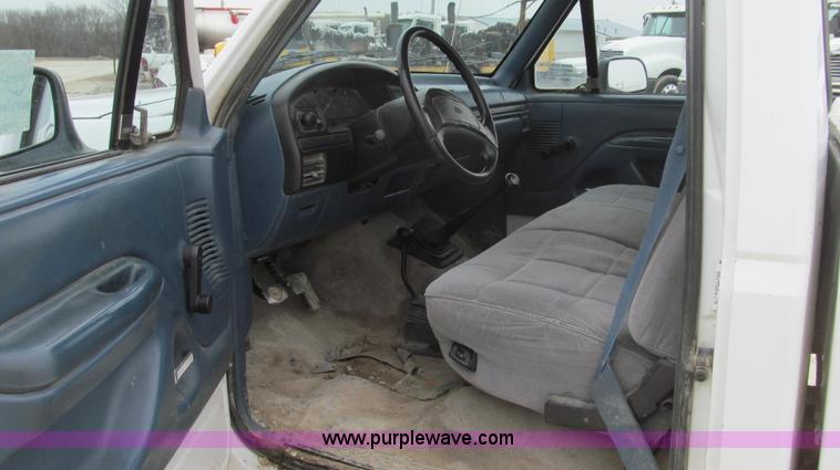 image for item E3837 1997 Ford F250 XL pickup truck