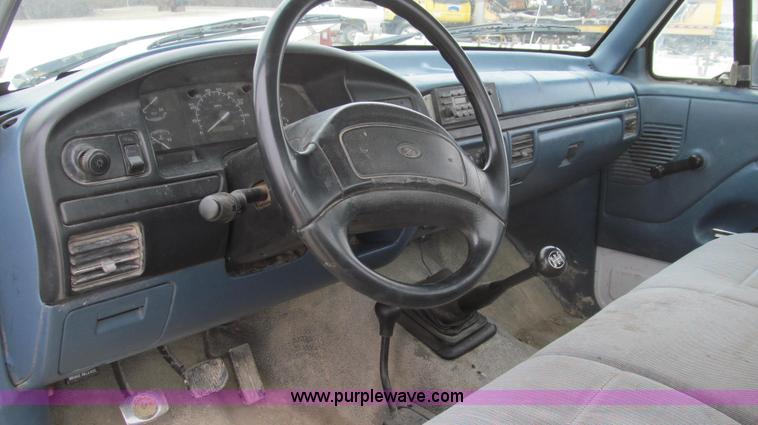 image for item E3837 1997 Ford F250 XL pickup truck