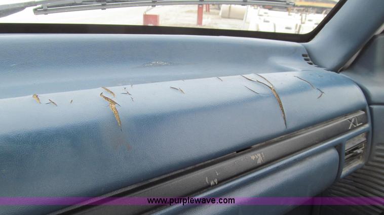 image for item E3837 1997 Ford F250 XL pickup truck