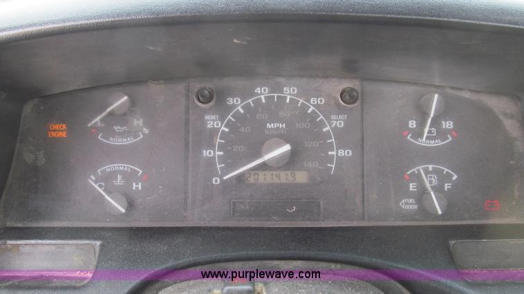 image for item E3837 1997 Ford F250 XL pickup truck