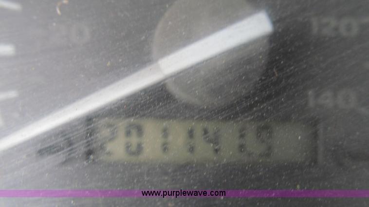 image for item E3837 1997 Ford F250 XL pickup truck