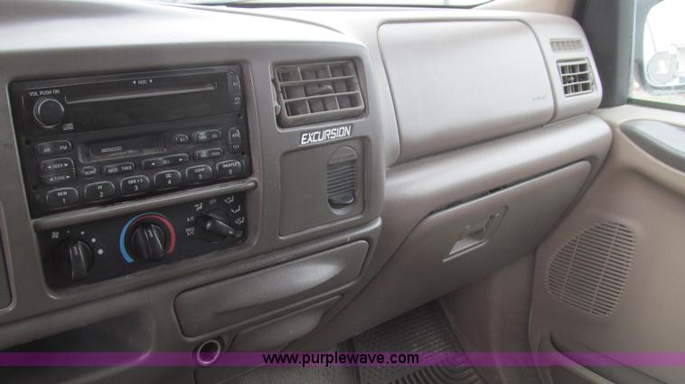 image for item E3838 2000 Ford Excursion Limited SUV