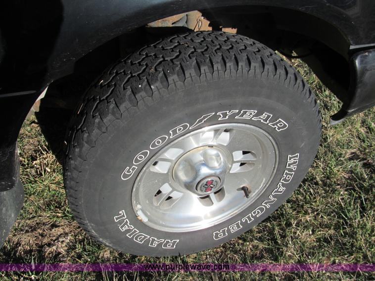 image for item E5886 1996 Ford Ranger Splash SuperCab pickup truck