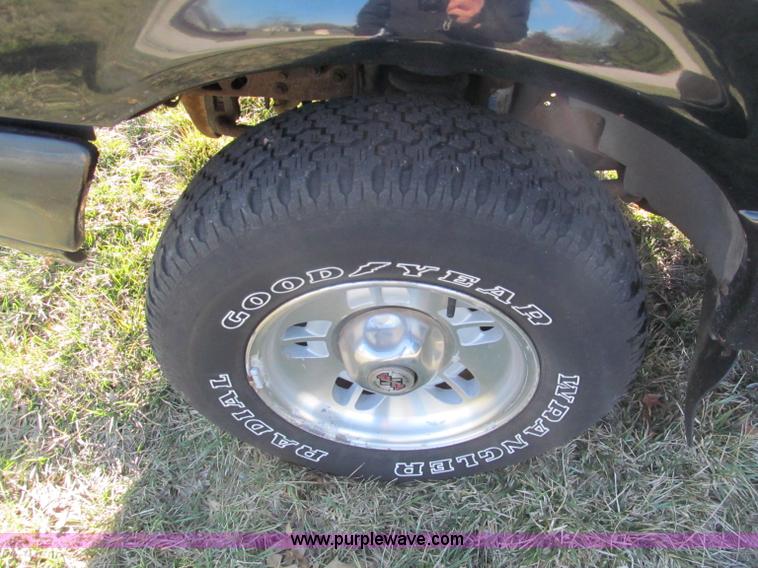 image for item E5886 1996 Ford Ranger Splash SuperCab pickup truck