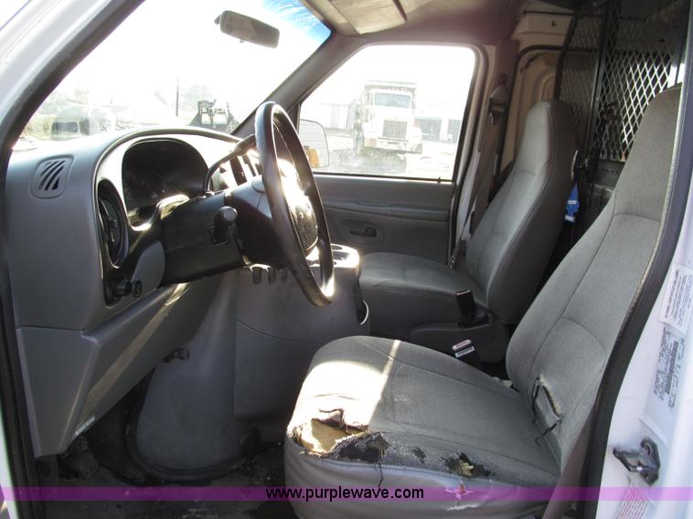 image for item E5925 2000 Ford Econoline  E250 van