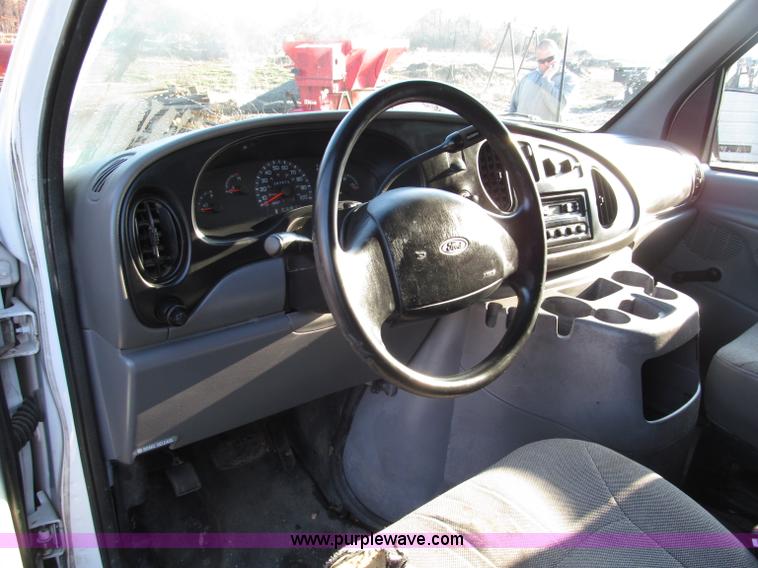 image for item E5925 2000 Ford Econoline  E250 van