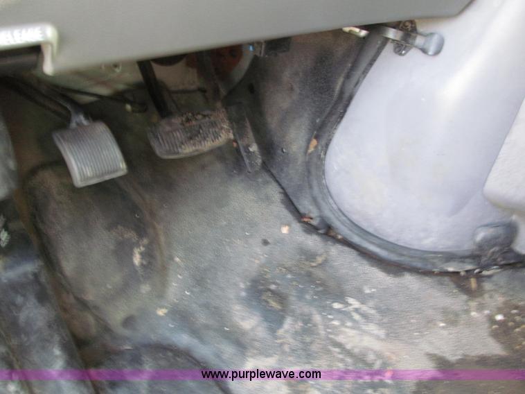 image for item E5925 2000 Ford Econoline  E250 van