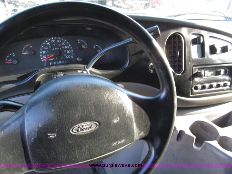 image for item E5925 2000 Ford Econoline  E250 van