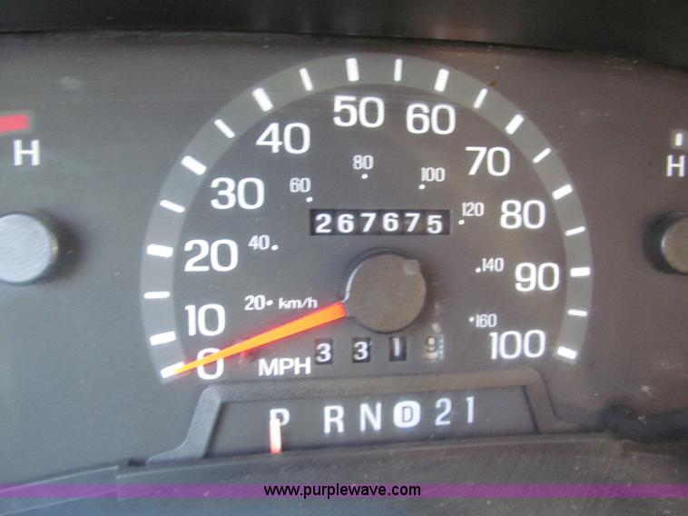 image for item E5925 2000 Ford Econoline  E250 van