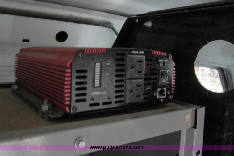 image for item E5925 2000 Ford Econoline  E250 van