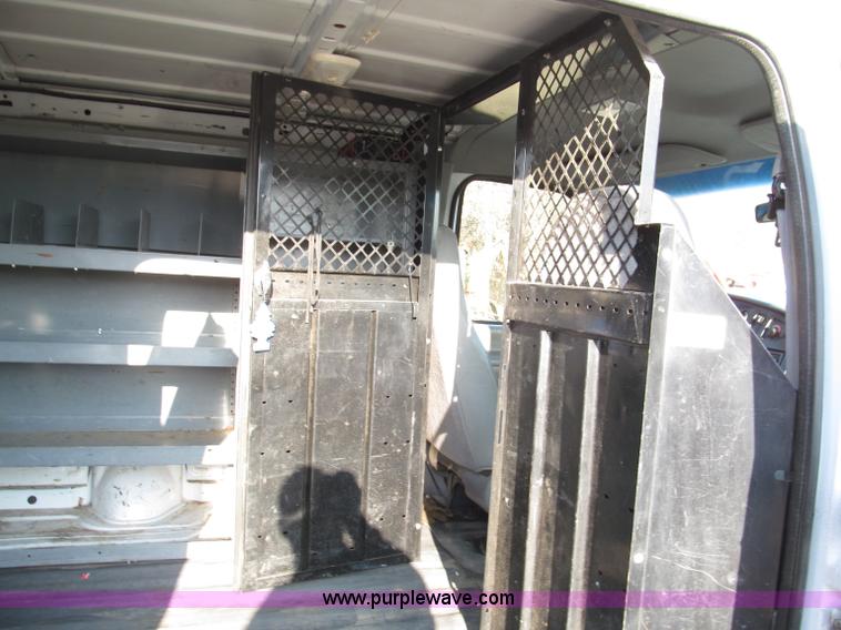 image for item E5925 2000 Ford Econoline  E250 van