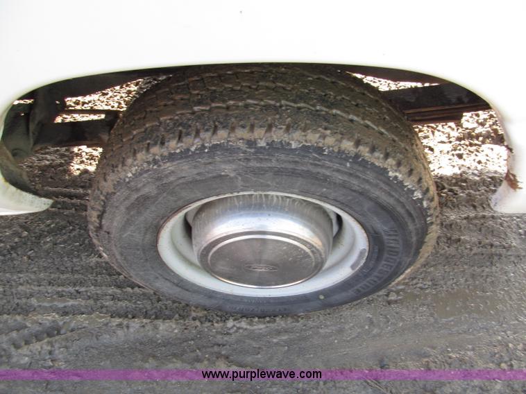 image for item E5925 2000 Ford Econoline  E250 van