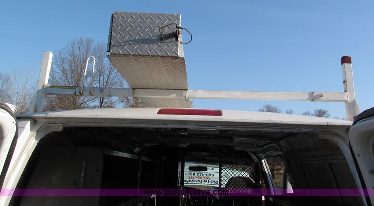 image for item E5925 2000 Ford Econoline  E250 van