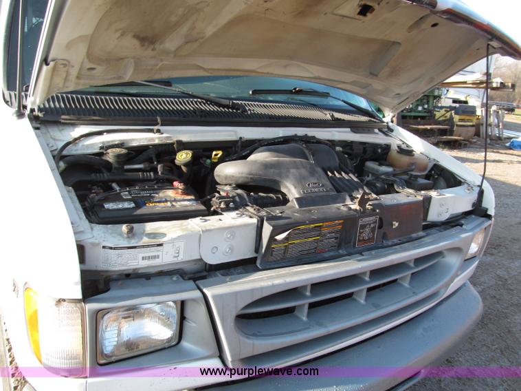 image for item E5925 2000 Ford Econoline  E250 van