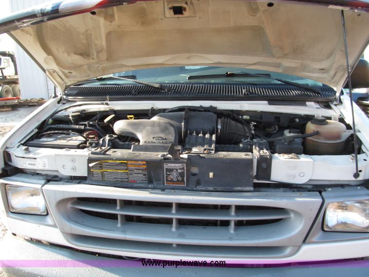 image for item E5925 2000 Ford Econoline  E250 van