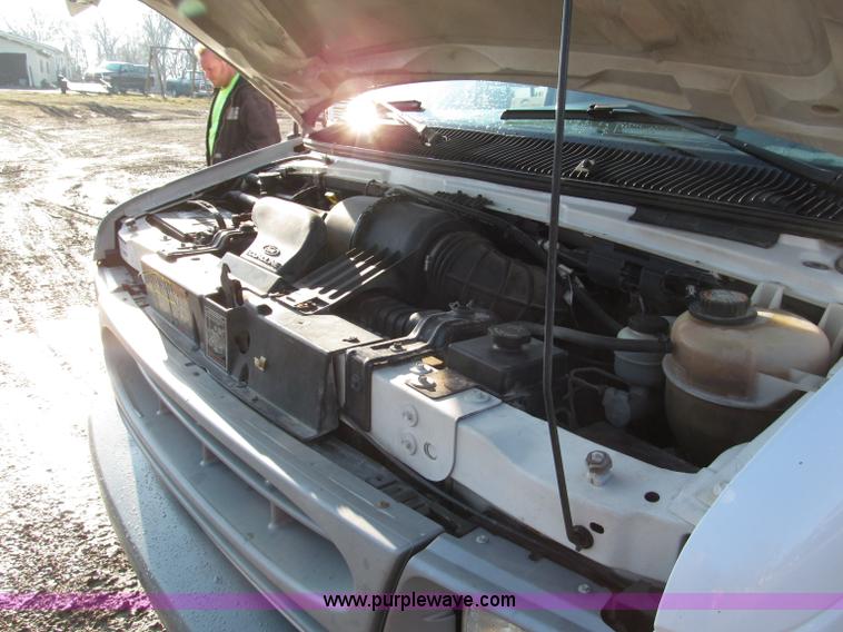 image for item E5925 2000 Ford Econoline  E250 van