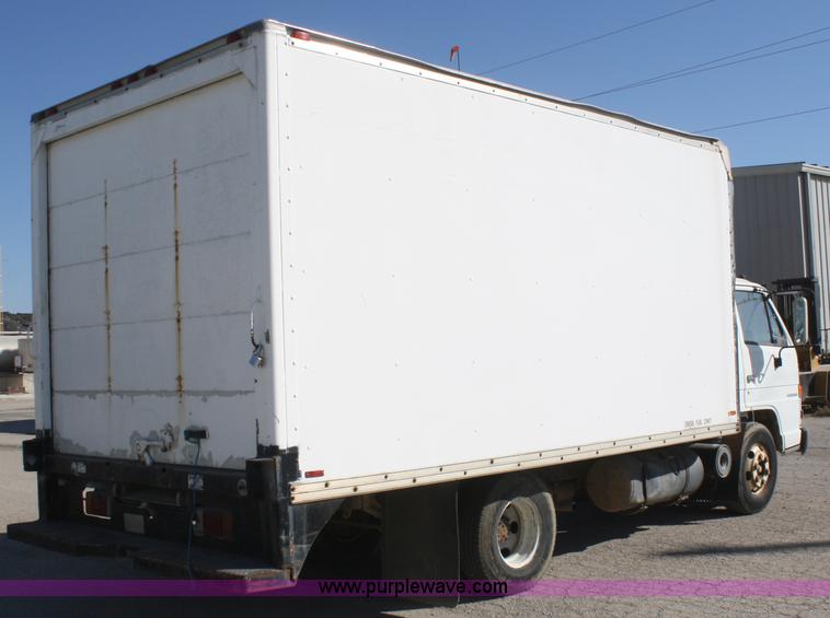 image for item F2581 1990 Isuzu box truck