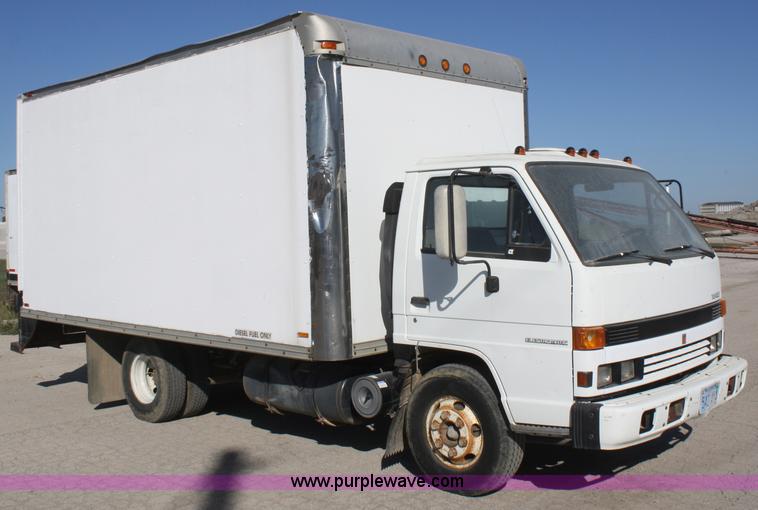 image for item F2581 1990 Isuzu box truck