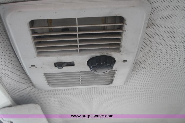 image for item F2581 1990 Isuzu box truck