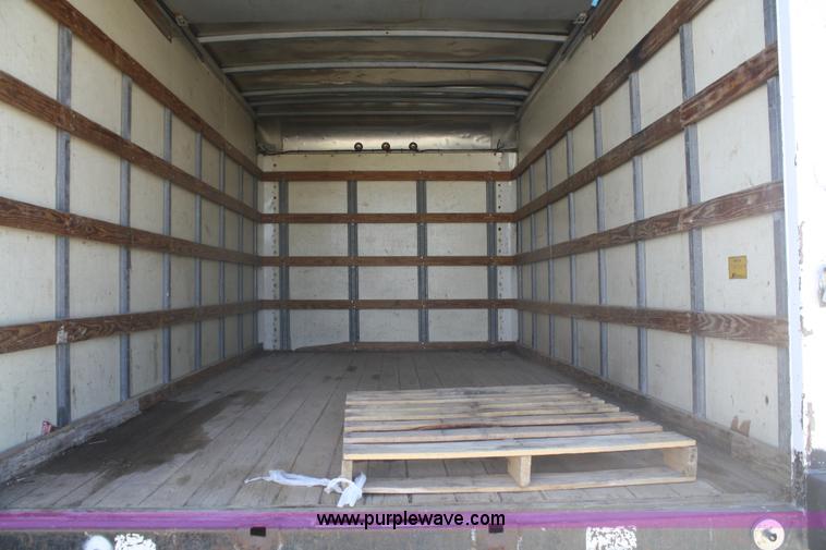 image for item F2581 1990 Isuzu box truck