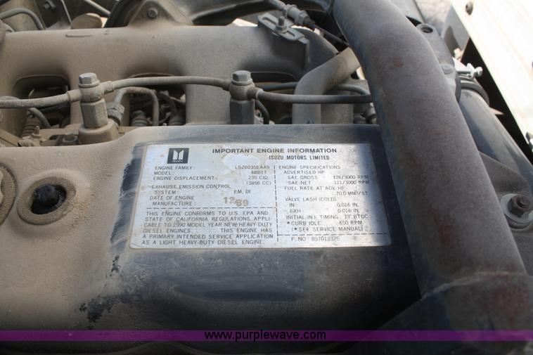 image for item F2581 1990 Isuzu box truck