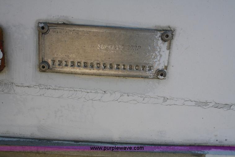 image for item F2581 1990 Isuzu box truck