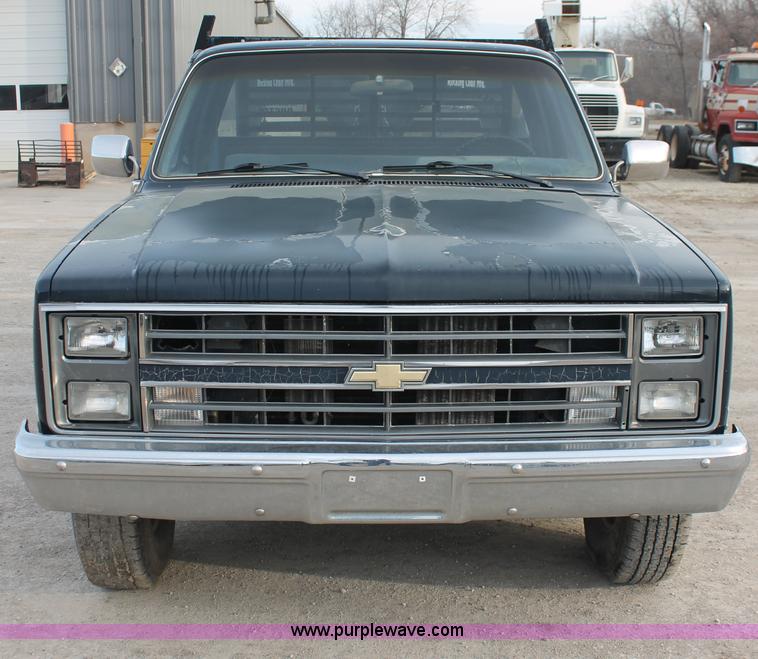 image for item F2950 1985 Chevrolet 20 flatbed truck