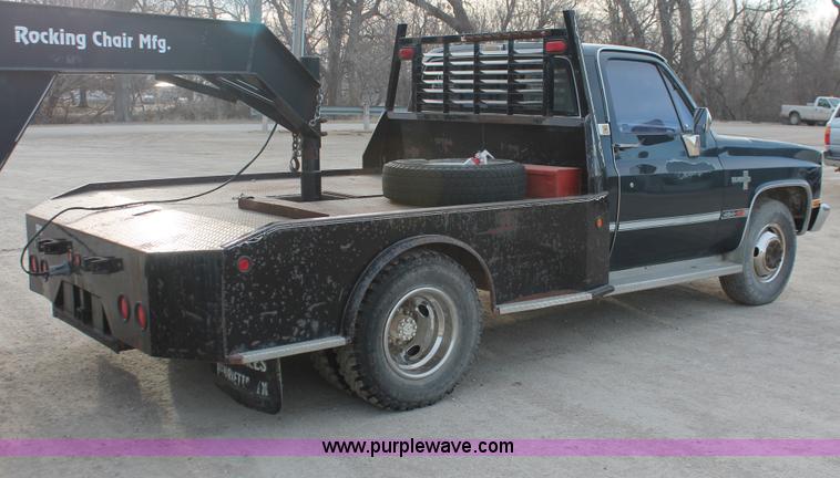 image for item F2950 1985 Chevrolet 20 flatbed truck