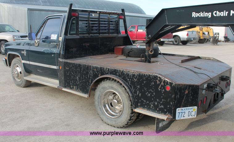 image for item F2950 1985 Chevrolet 20 flatbed truck