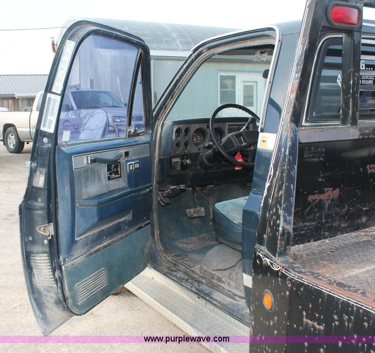 image for item F2950 1985 Chevrolet 20 flatbed truck