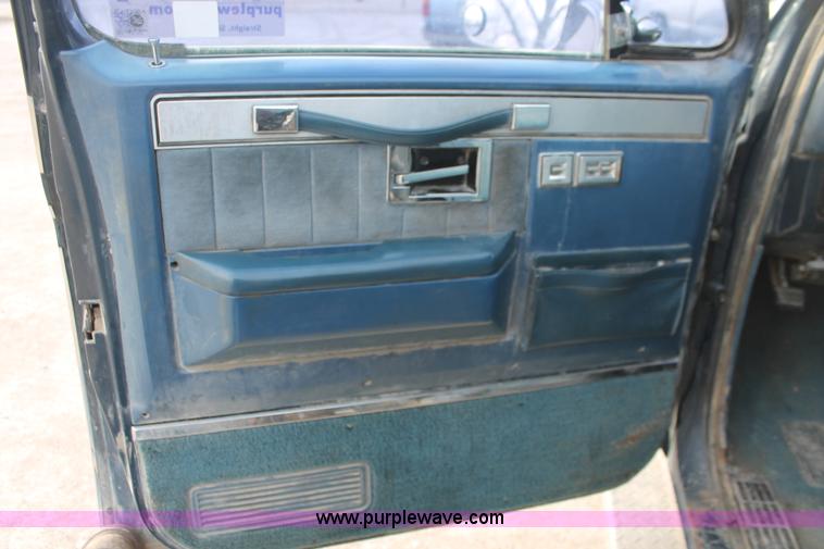 image for item F2950 1985 Chevrolet 20 flatbed truck