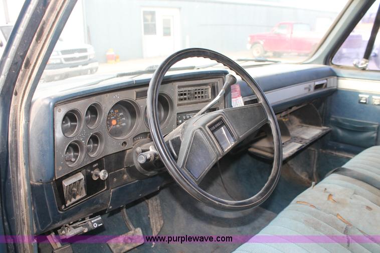 image for item F2950 1985 Chevrolet 20 flatbed truck