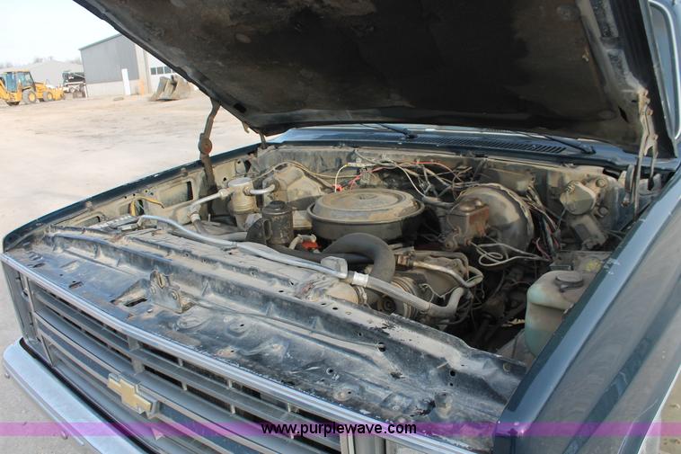 image for item F2950 1985 Chevrolet 20 flatbed truck