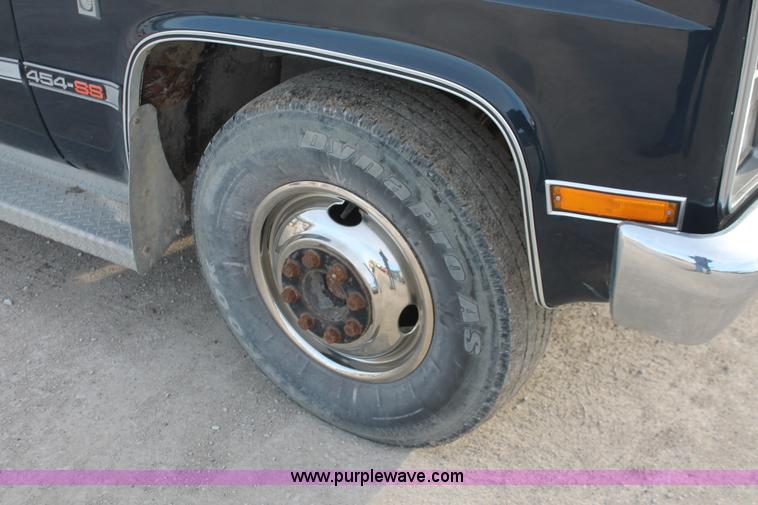 image for item F2950 1985 Chevrolet 20 flatbed truck