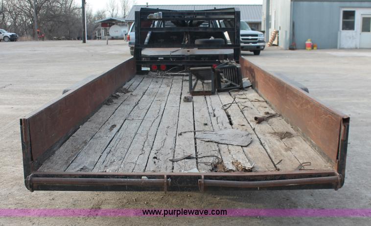 image for item F2951 2003 Rocking Chair gooseneck trailer