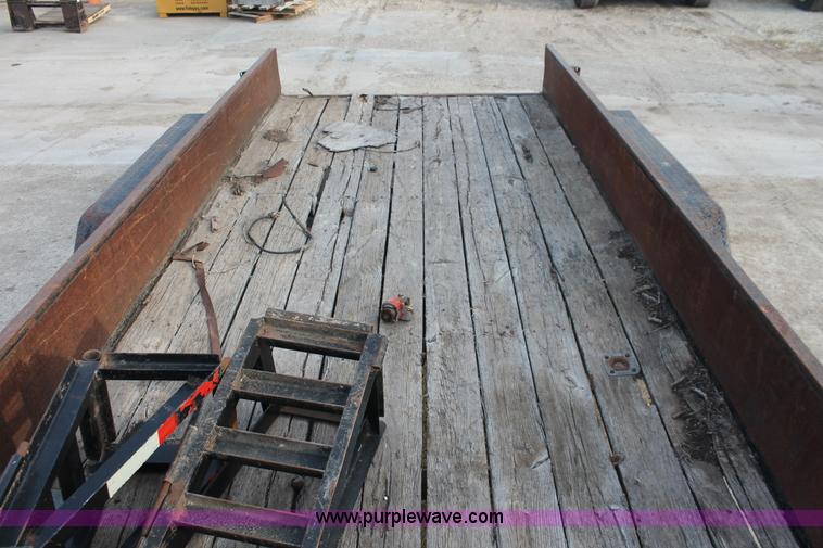 image for item F2951 2003 Rocking Chair gooseneck trailer