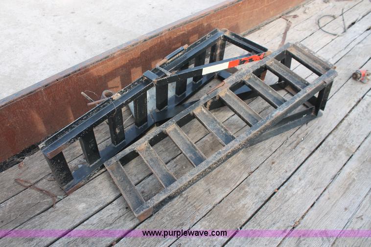 image for item F2951 2003 Rocking Chair gooseneck trailer